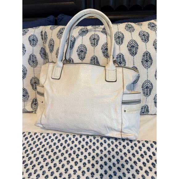 Relic White Hangbag - Picture 2 of 5